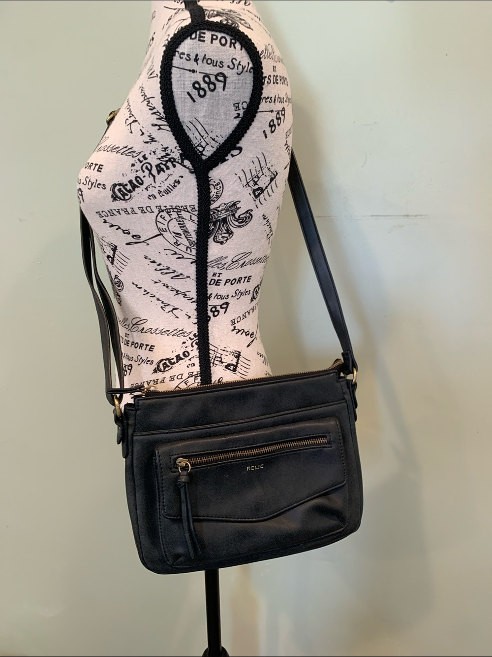 Relic Charcoal Gray Faux Leather Shoulder Crossbody Bag Purse Lots of Pockets